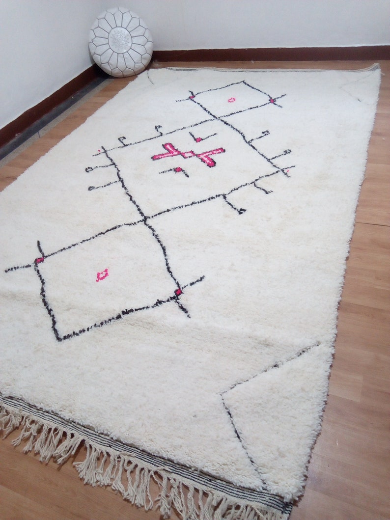 Load image into Gallery viewer, Real Azilal Berber Carpet - 308x203cm - 3-Seat Sofa - Natural Wool - HAUGD4
