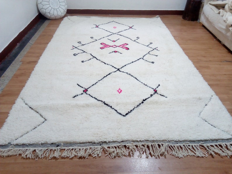Load image into Gallery viewer, Real Azilal Berber Carpet - 308x203cm - 3-Seat Sofa - Natural Wool - HAUGD4
